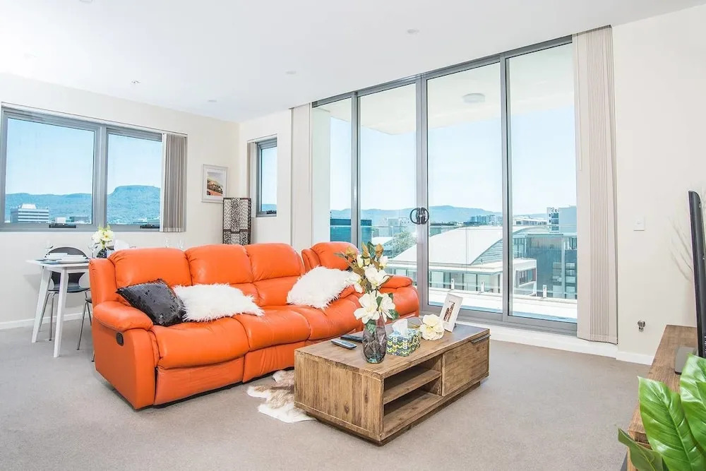 Spacious Central Apartment Walking Distance To Beach