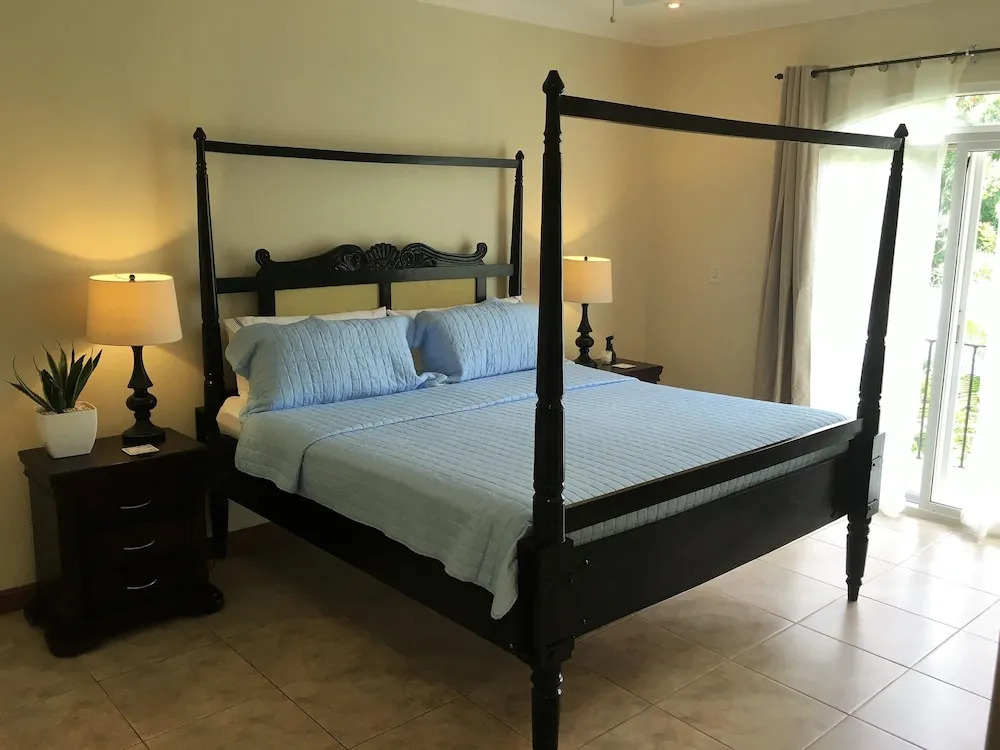 La Reserve #A4 Luxury Condo
