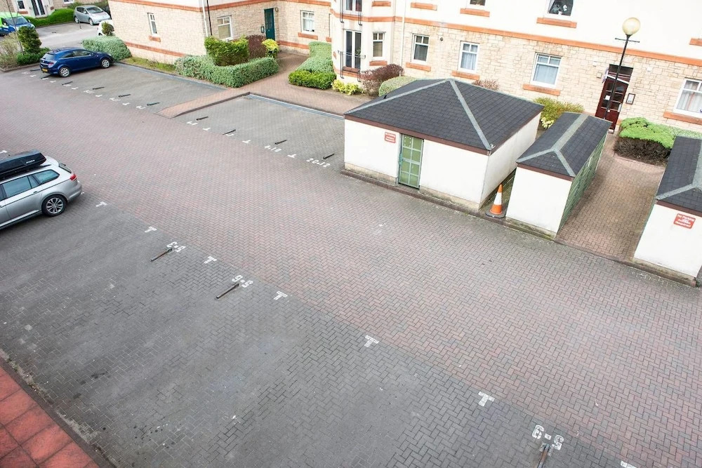3bed/3bath Townhouse With Free Parking and Balcony