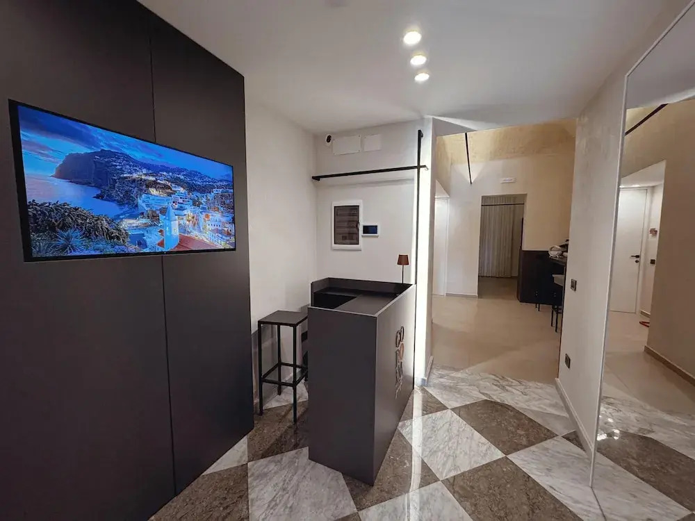 Corona Suite & Rooms