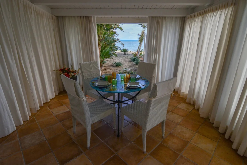 Dune Home, Beachfront Home With Three Bedrooms 9 PAX