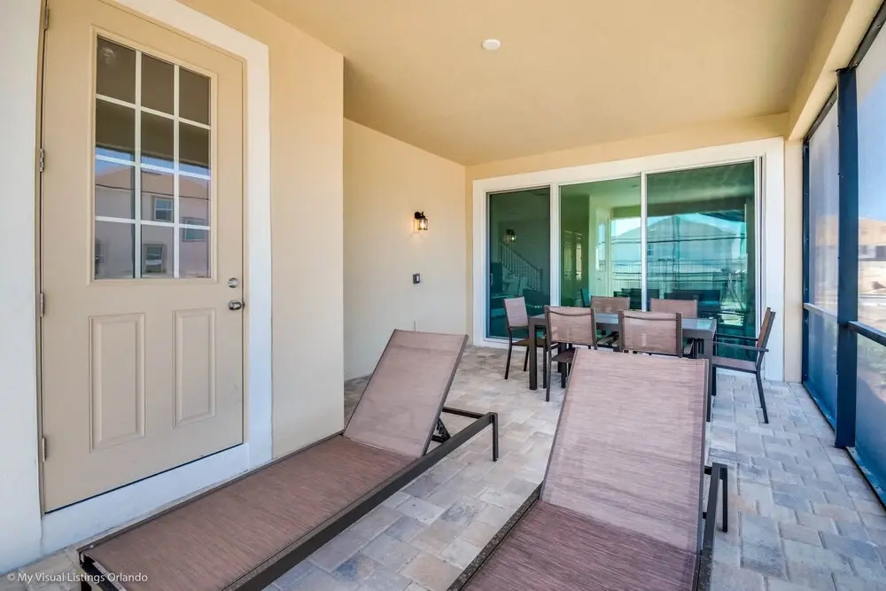 Sawyer Palm Place Stoey Lake