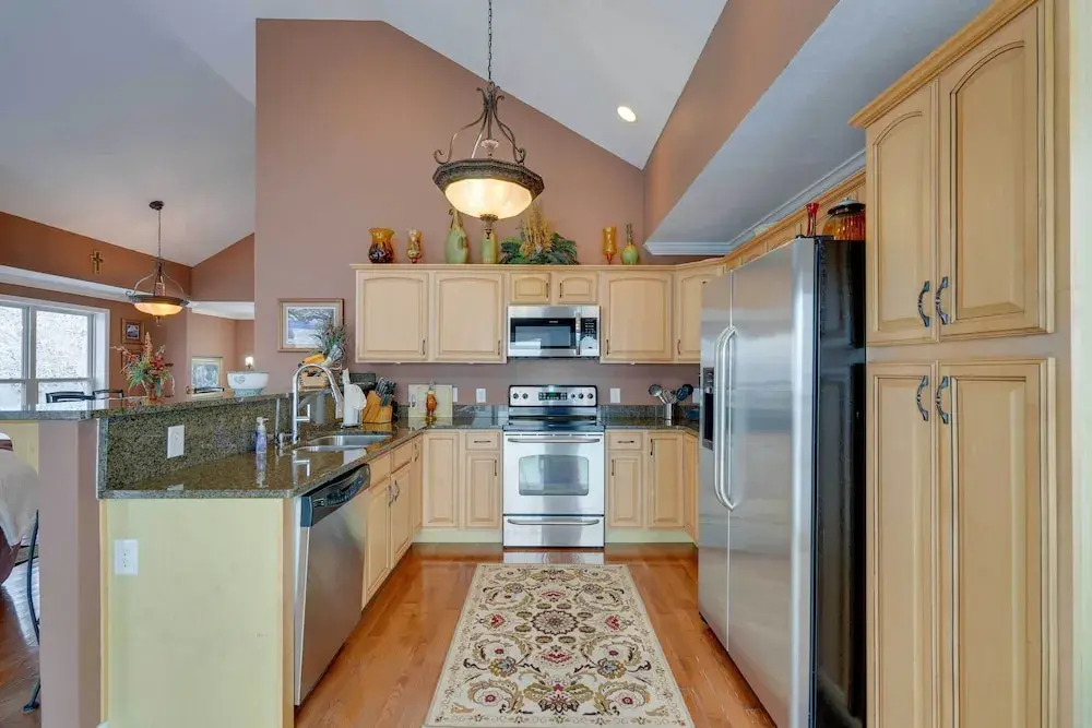2 Mi to Ski Resort: Beech Mtn Home w/ Fire Pit!