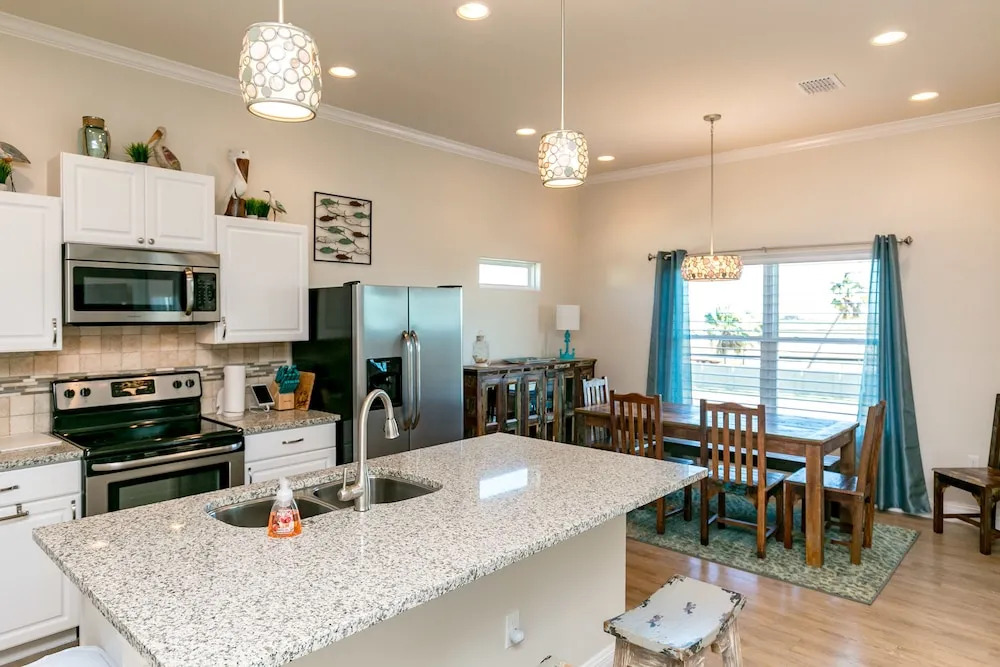 New & Family-Friendly Rockport Beach House - 3 Br home by RedAwning