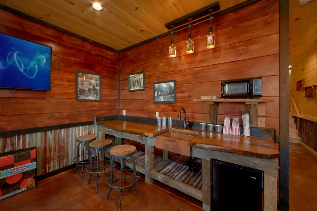 Copper Creek Lodge in Gatlinburg