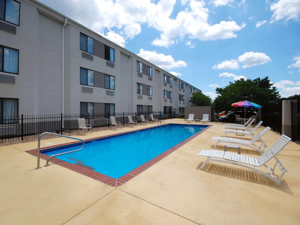 Quality Inn Kansas City International Airport