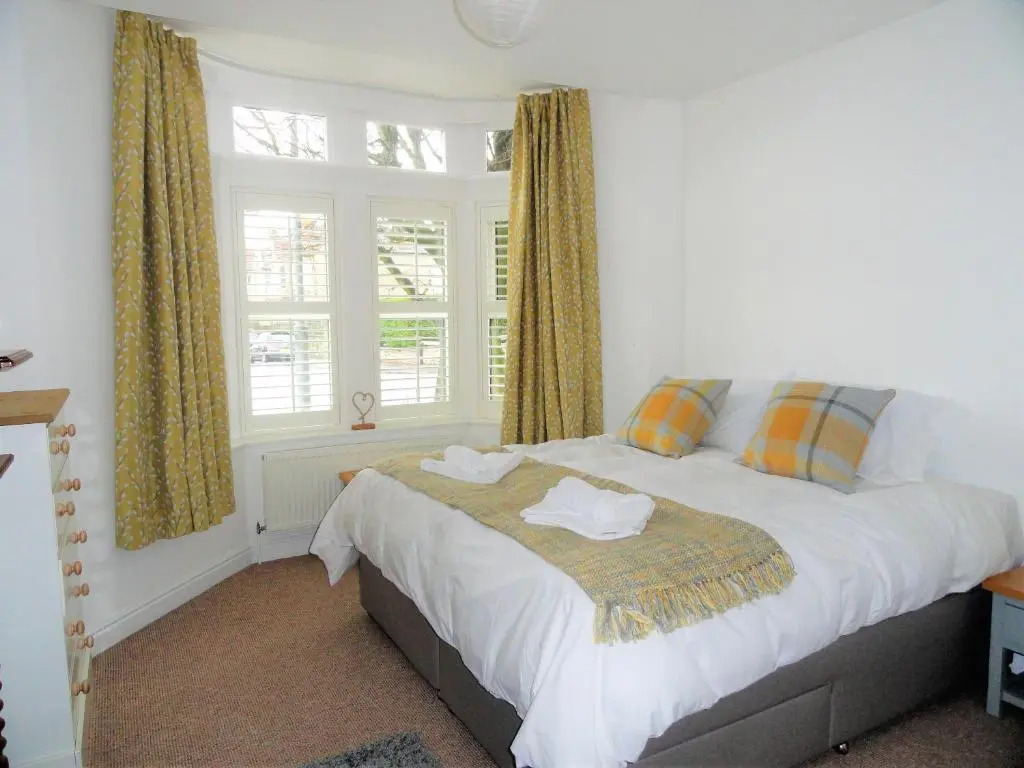 Homely and well appointed Priory Apartment by Cliftonvalley Apartments