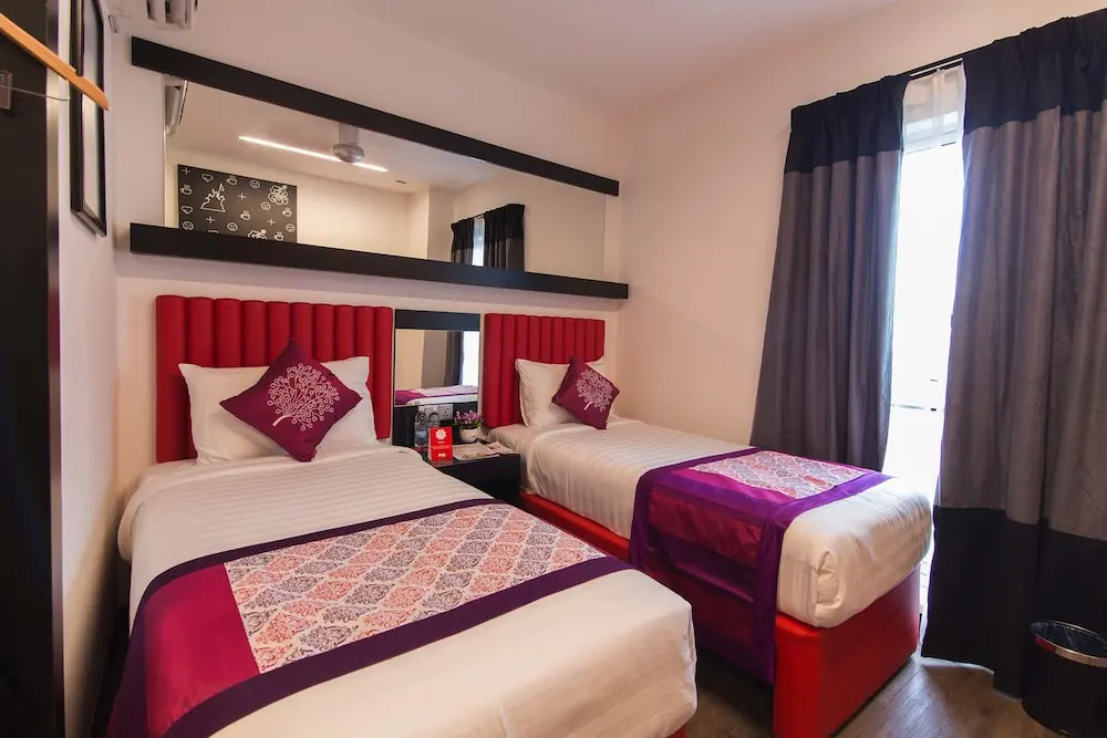 OYO 306 Tune Hotel