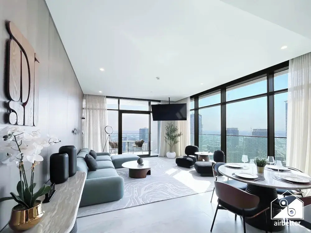 Luxurious 3BR Canal View Apartment Pool + Gym