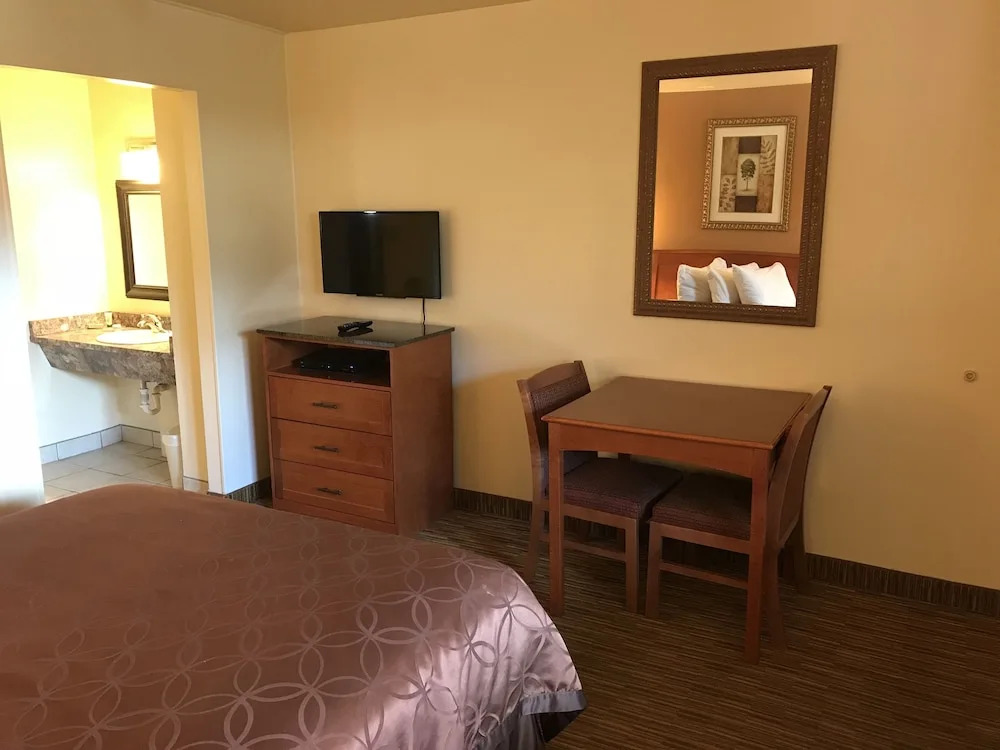 Frontier Lodge