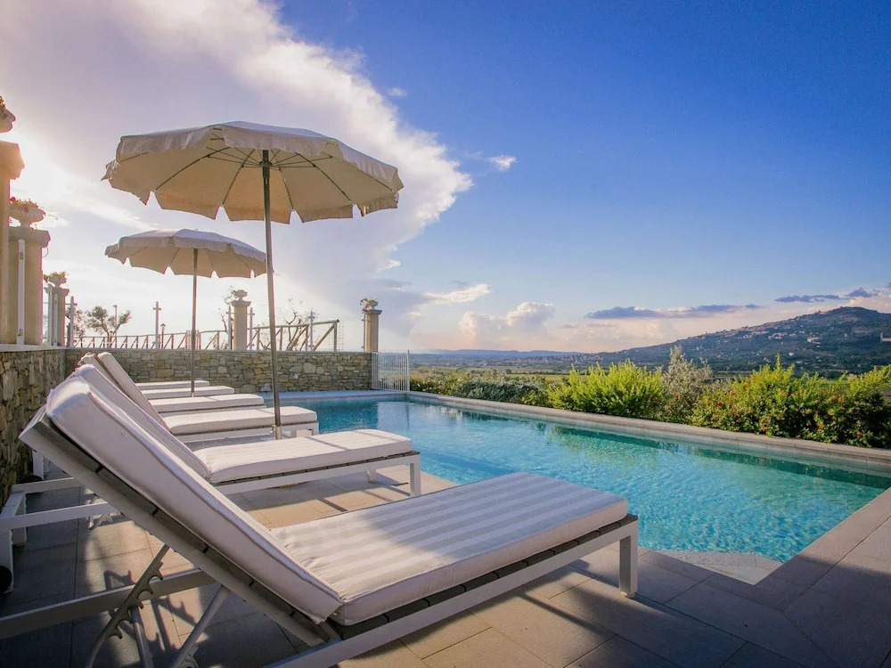 Holiday Home in Cortona With Pool & Valley Views