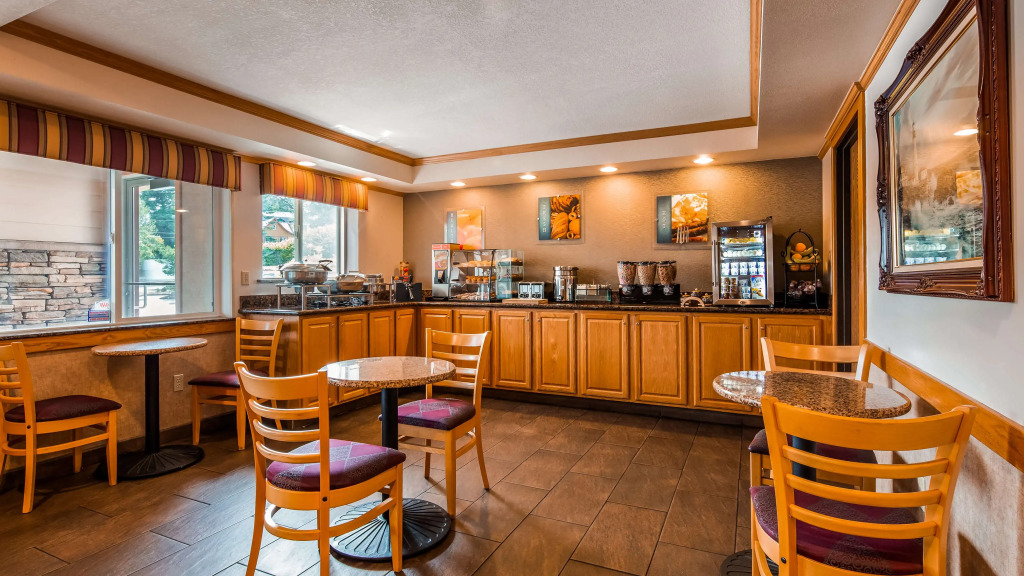 Best Western Plus Landmark Inn