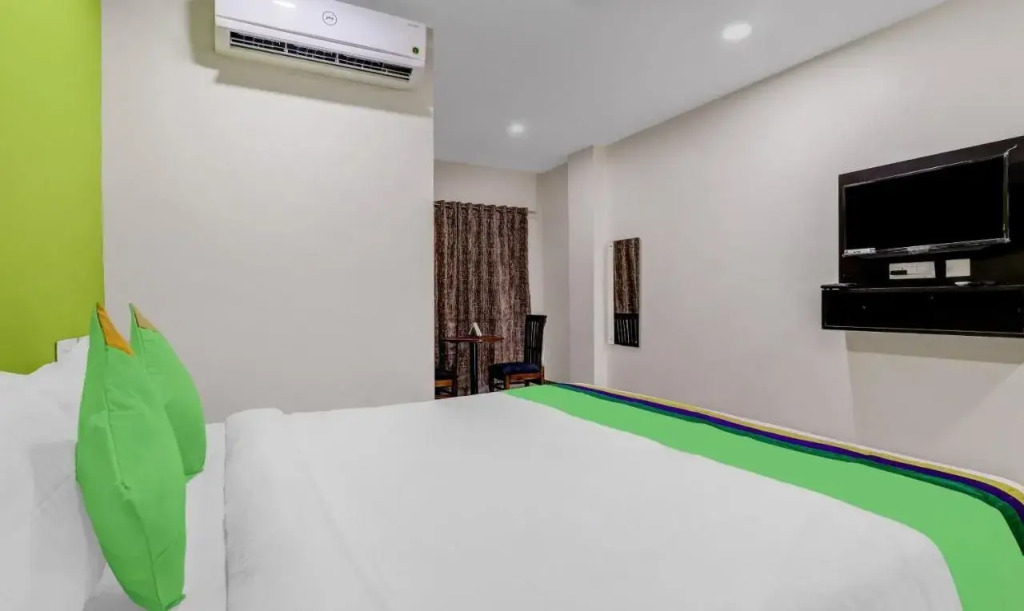 Capital O 9671 Hotel Rudraksh Inn