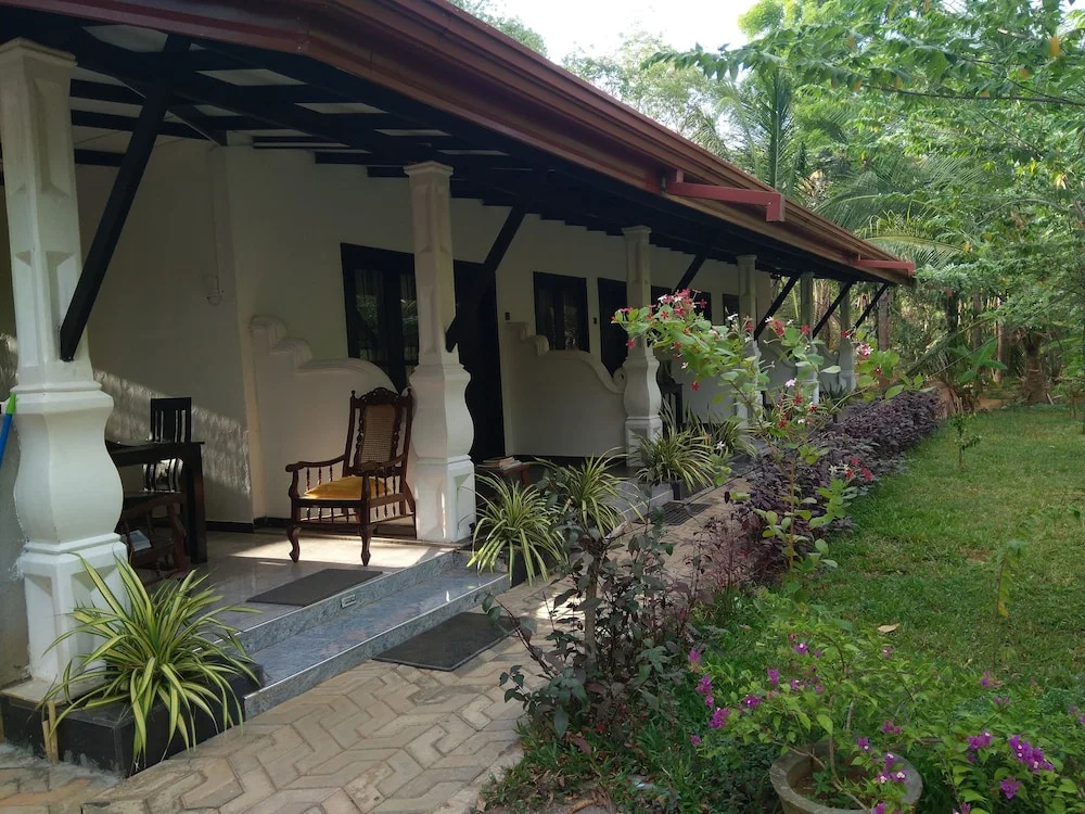 AMRON RESORT SIGIRIYA