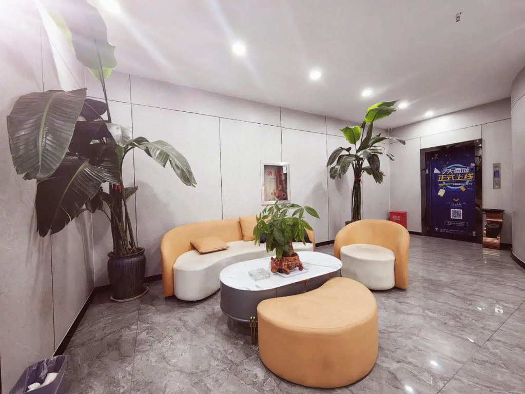 Home Inn UP Huaxuan Smart Travel Hotel (Donghai Pedestrian Street High-speed Railway Station)