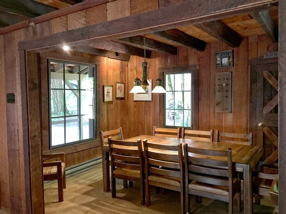 Mt. Baker Lodging Condo #80 – Fireplace, Sleeps 4! by MBL