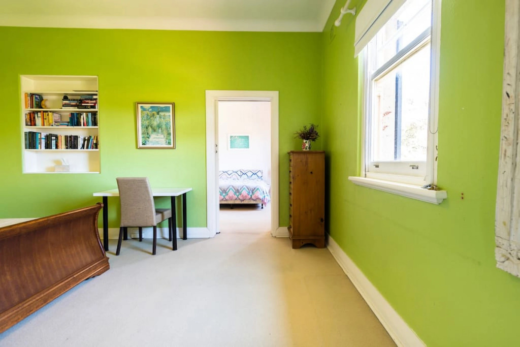 Beautiful 2 Story Manor Close to Beach and all