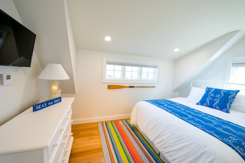 The Newport Lofts - 617 Thames Street