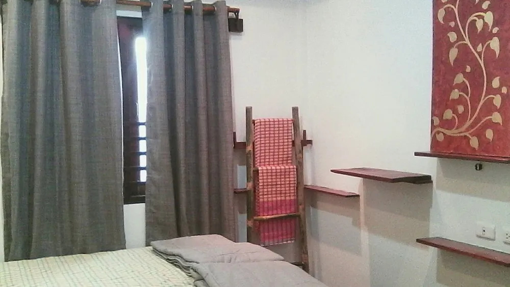 Indy Hostel at Maenam