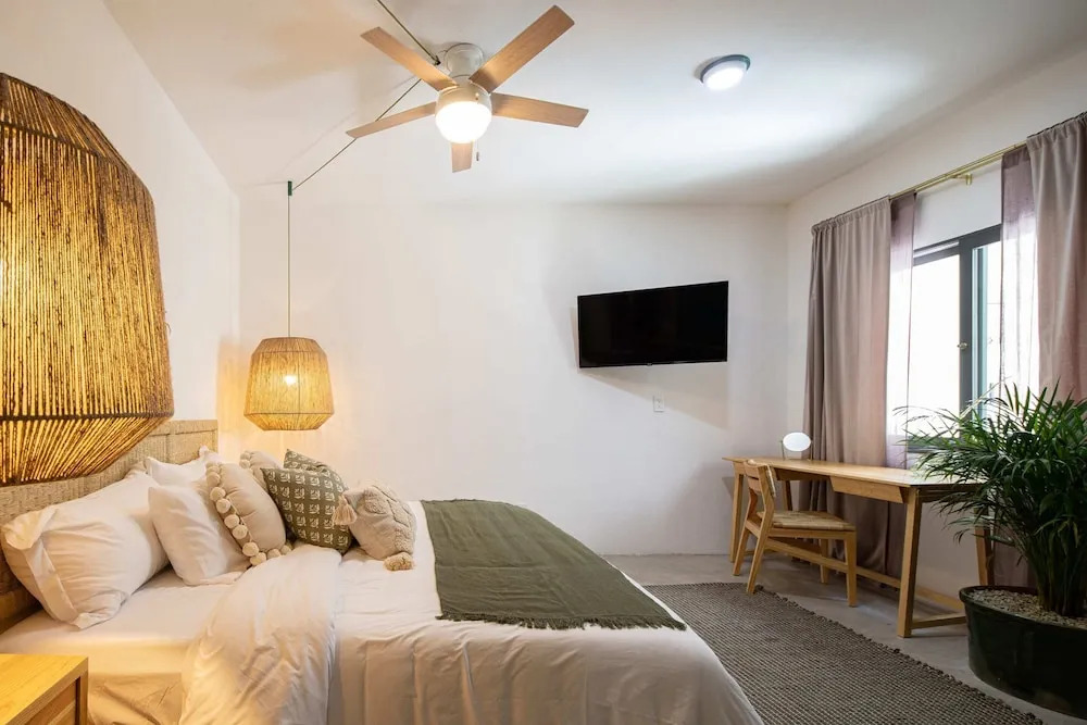 Sleeps 9, Outdoor Space, PingPong Table, in Villa