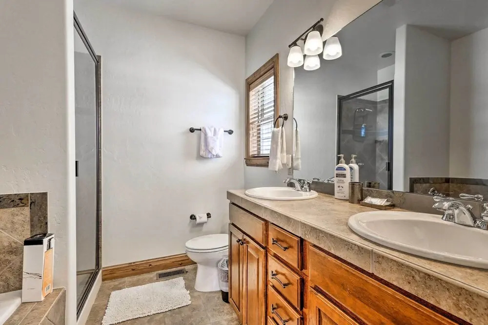 Luxe Rocky Mtn Retreat w/ Hot Tub - By Winter Park