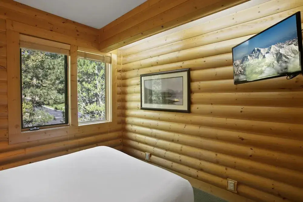 Chaparral at Deer Valley Resort - Three Bedroom Condo with Hot Tub #102 3 Condo