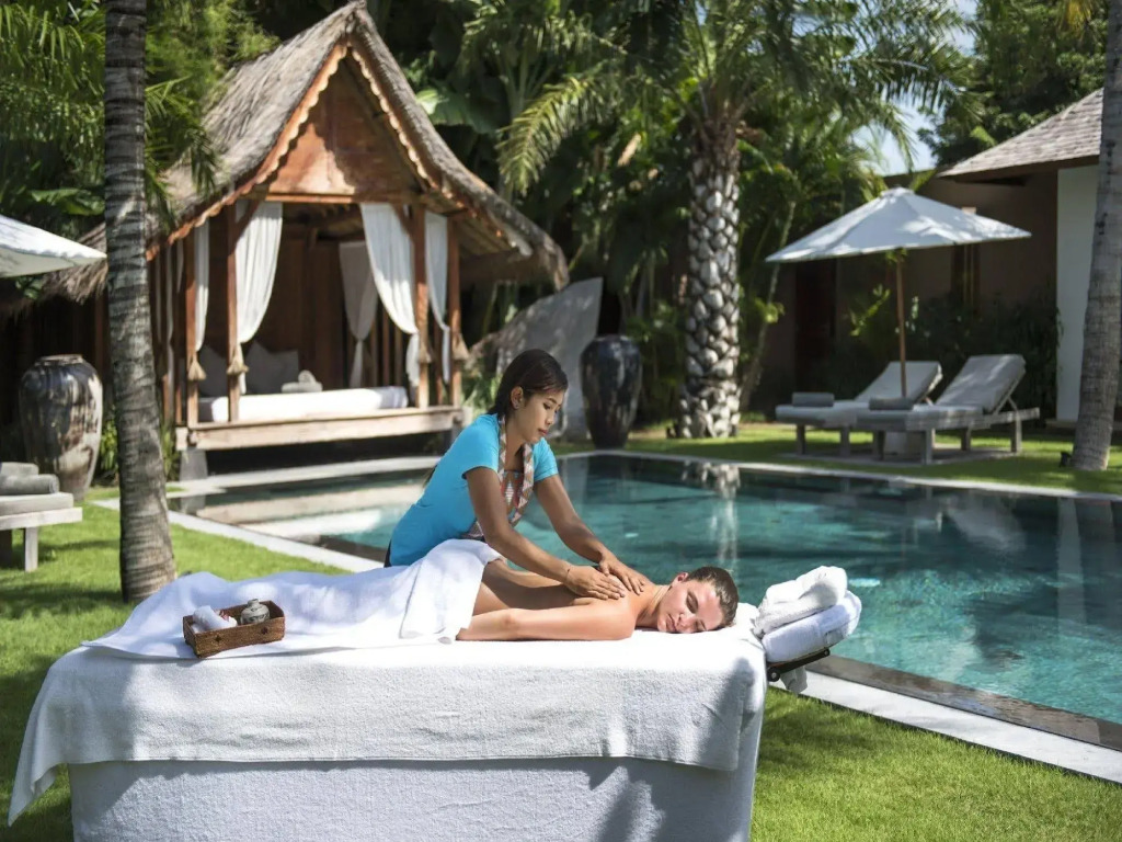 Villa Tiga Puluh, 7 Bedrooms Private Villa in Seminyak