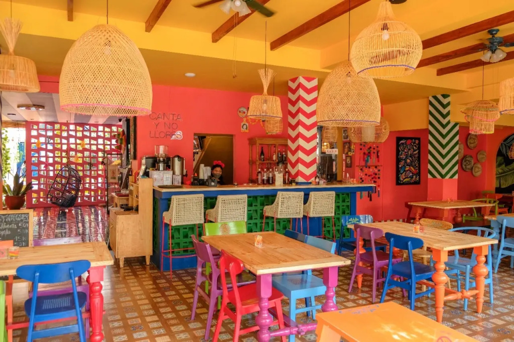 Por Aqui Stay & Dine
