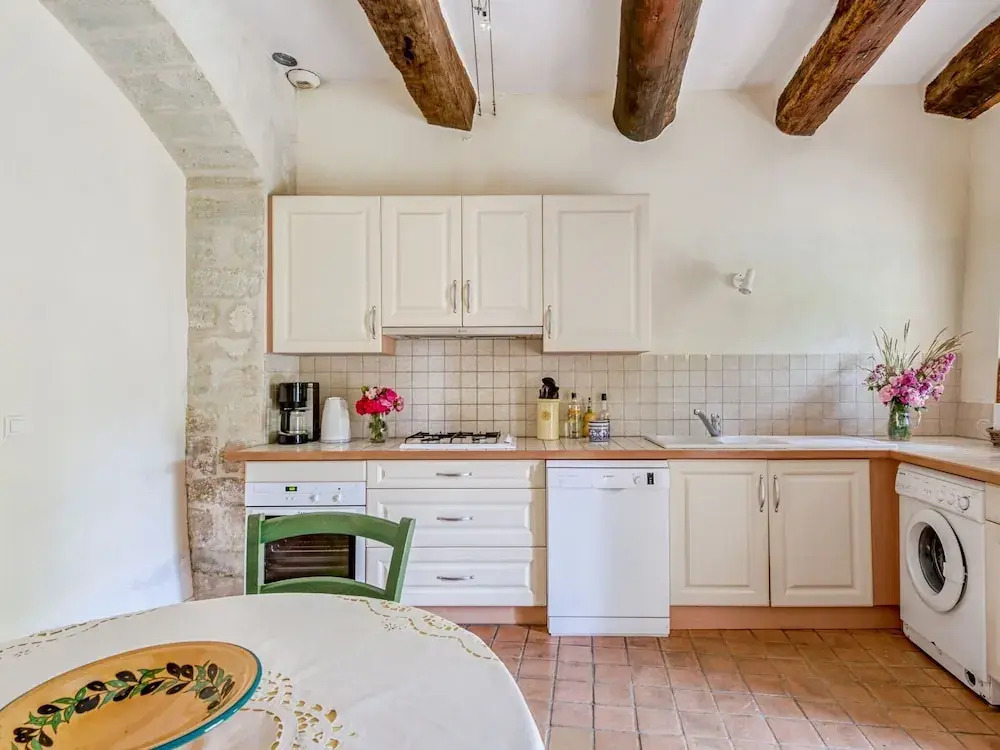 Quaint Holiday Home in Rustrel With Swimming Pool