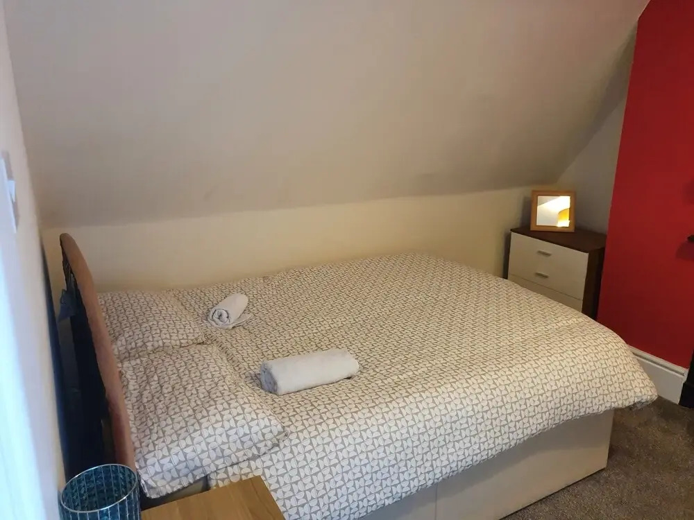 Very Large House Sleeps 12 People 8 Mins From City