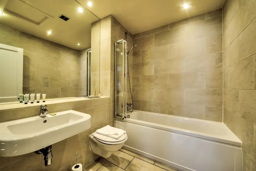 Bright Georgian 1BR Flat in West End