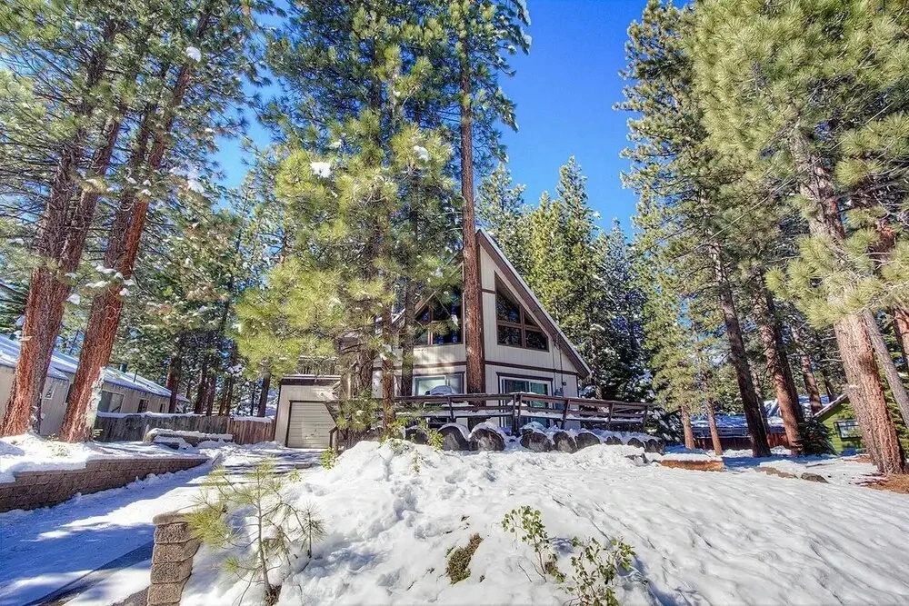 Great Value Chalet in the Woods by RedAwning