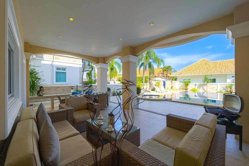 Luxurious 5-Bedroom Private Pool Villa! PV5