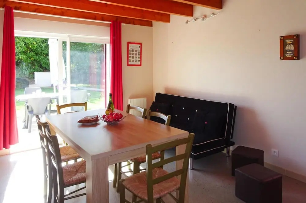 Holiday Home in Guerlesquin Near Lake