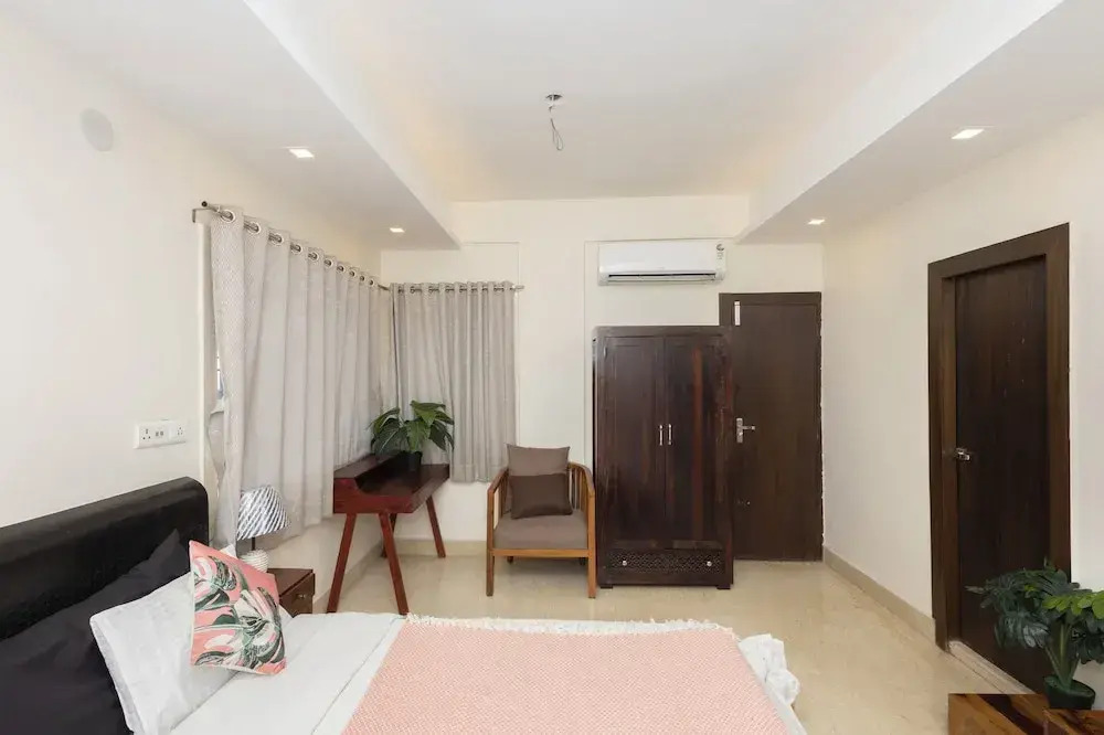 Lakeside Suites