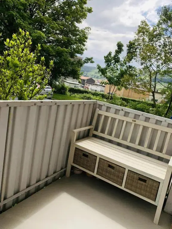 Drei Zimmer Apartment am Rhein