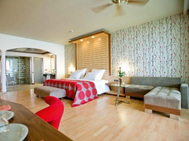 Defne Kumul Deluxe