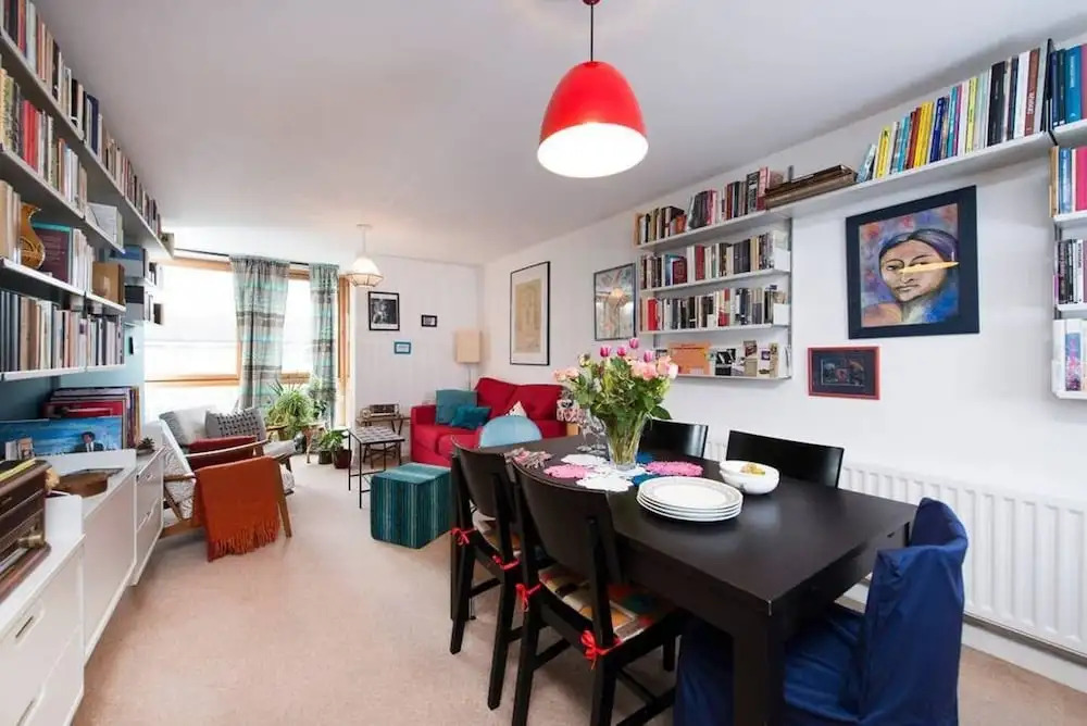 Homely 1 Bedroom Canal Side Flat with Balcony