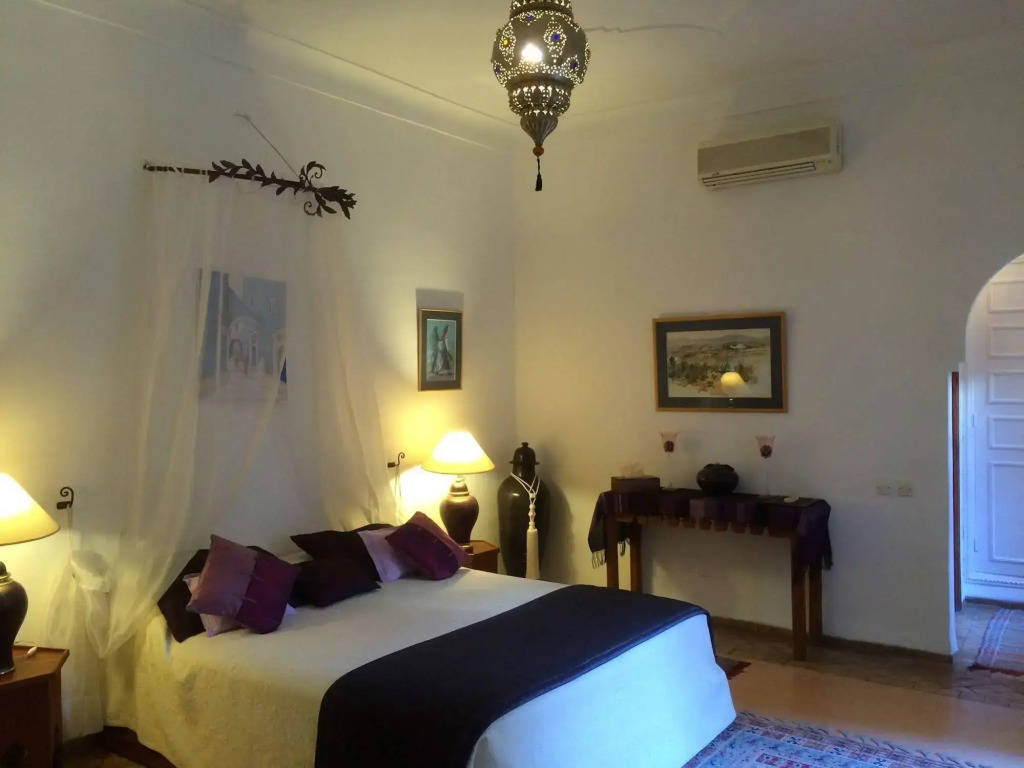 Riad Scarlett
