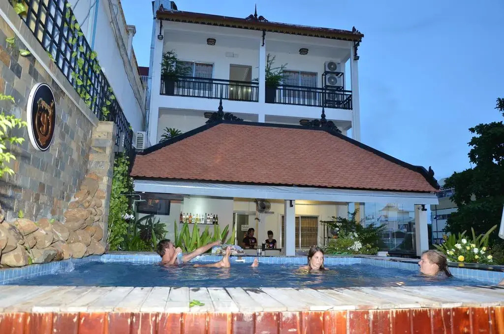 Nou's River Hotel