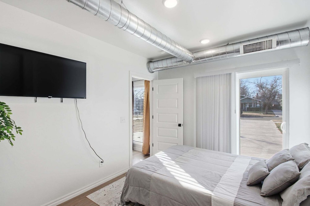 Modern 2br Near Downtown Okc 2 Bedroom Home