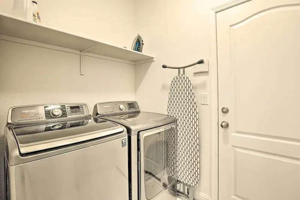 12 Mi to Riverwalk District: Quiet Reno Retreat