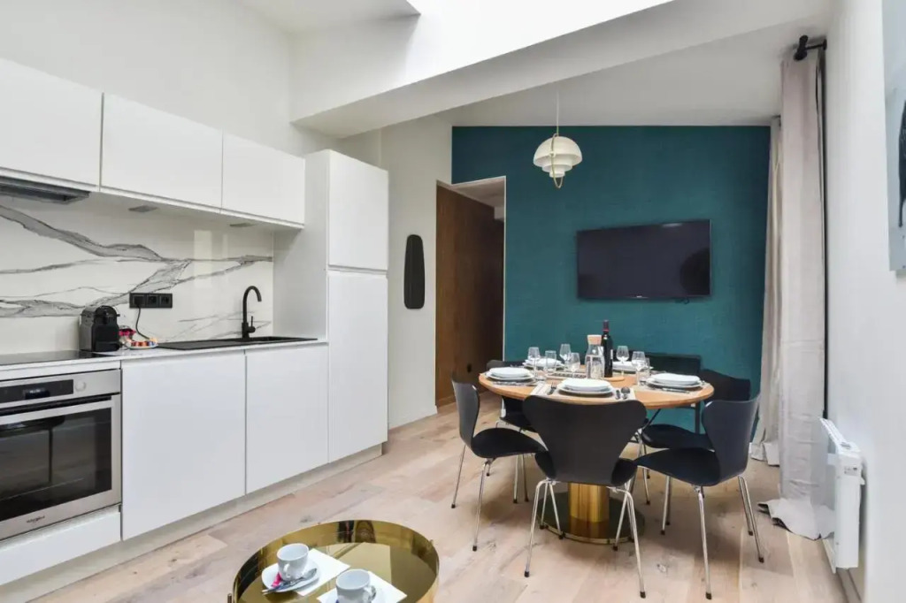 141-Suite Klein, townhouse style APT, Marais, Paris