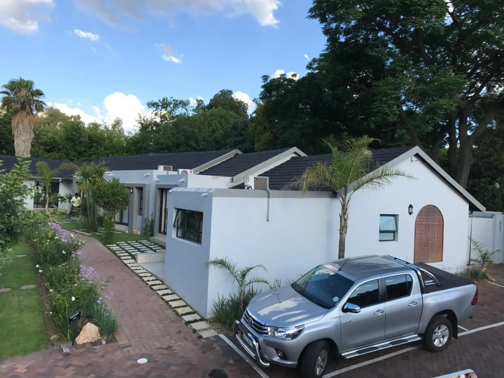 6 on Morris Guest Lodge