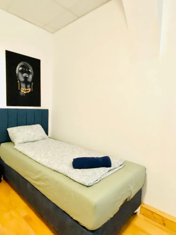 Stylish Shared 3-Bedroom Stay Near City