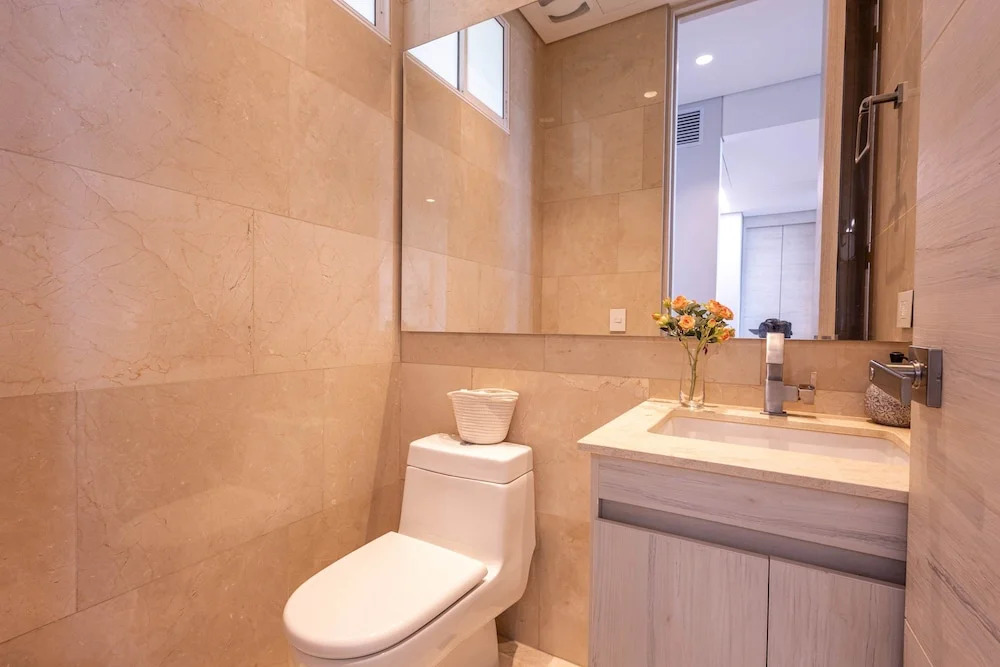Luxe 2-br Ocean-view Apartment With Pool Gym Spa