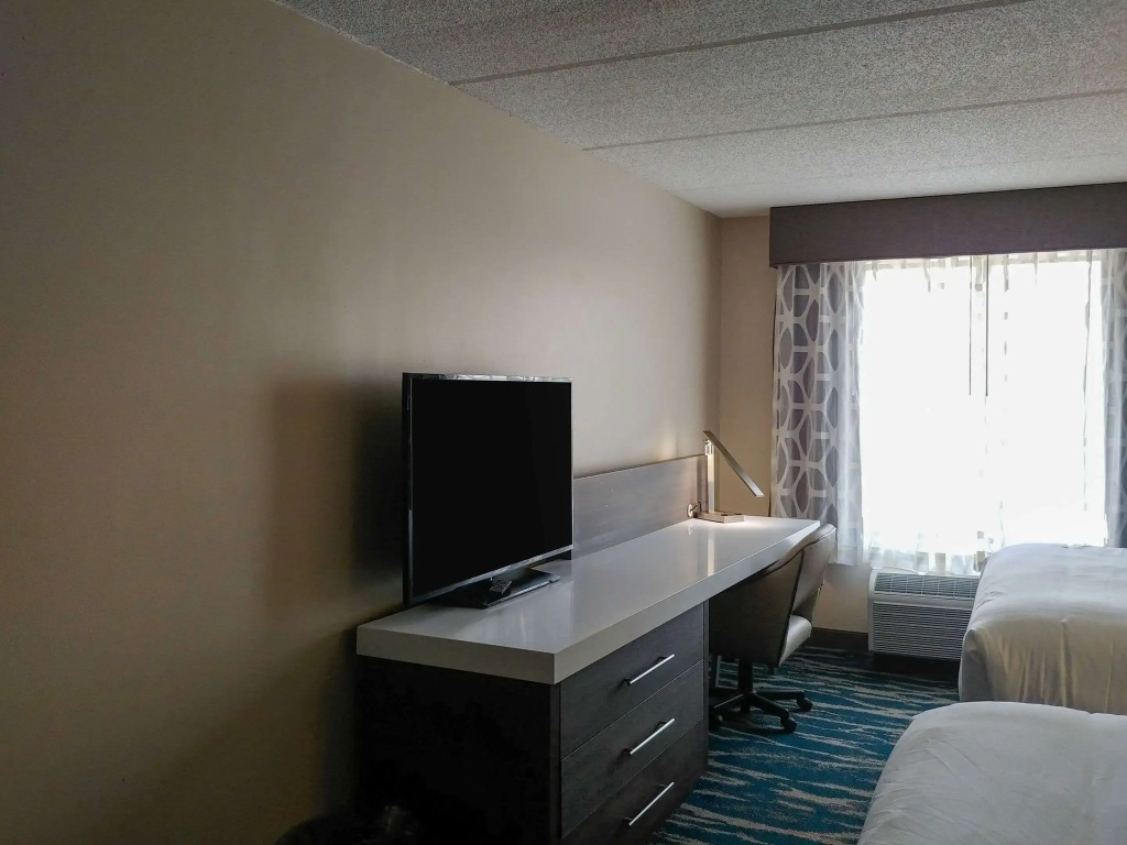 Comfort Inn & Suites Greenville Near East Carolina University