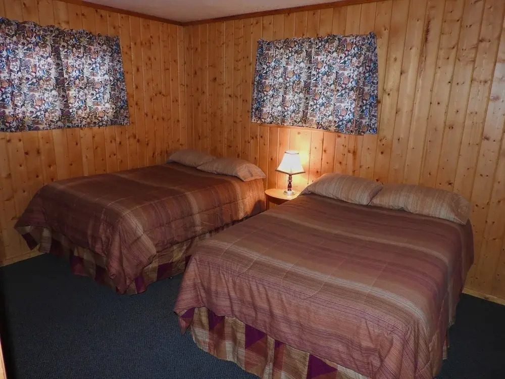 Foothills Lodge and Cabins