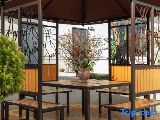 Namuzhuo · SongZanlin · Riverside Garden Retreat