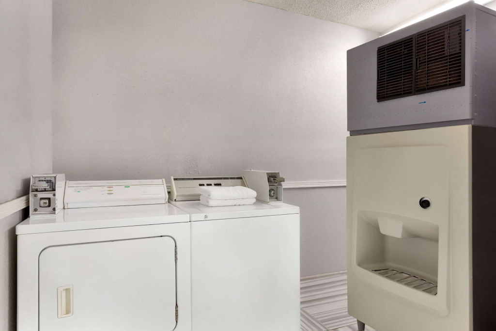 Days Inn by Wyndham Kansas City International Airport